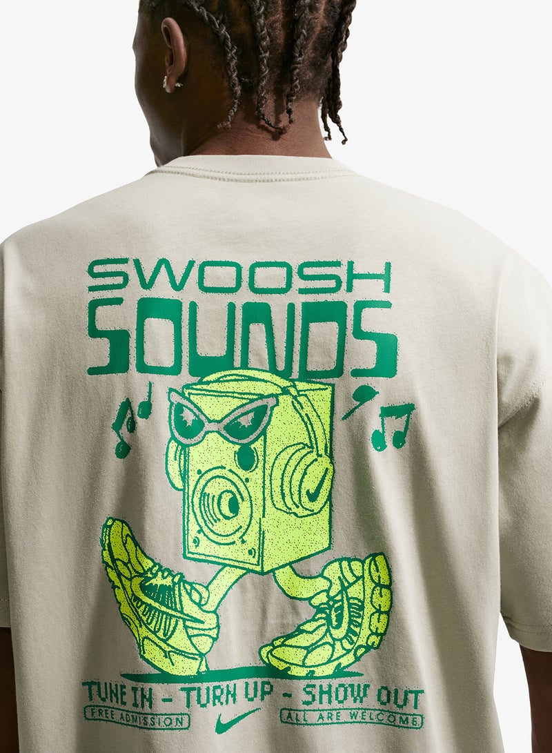 Nike Nsw Loose Swoosh Sounds T-Shirt - Image 4